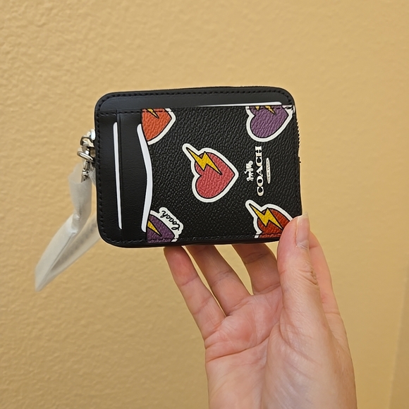 Coach Zip Card Case With  Heart Bolt Print - Picture 13 of 14